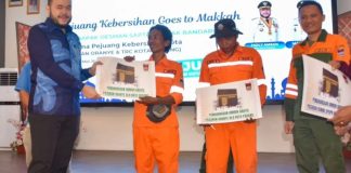 Tiga Petugas Kebersihan Kota Padang Berangkat Umroh Gratis